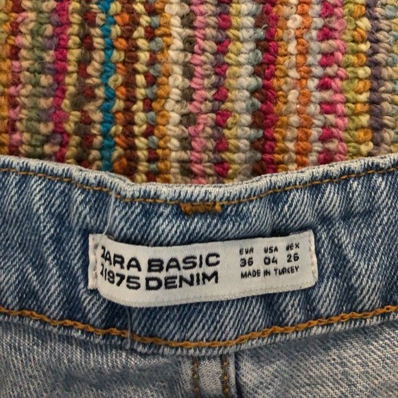 Pearl Light Wash Jean Shorts - Picture 4 of 5